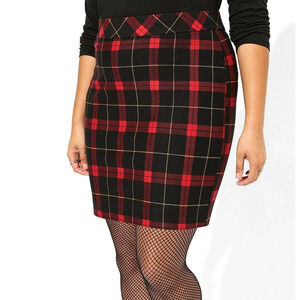 Torrid 4 (4X 26) Betsey Johnson Red/Black Plaid Mini Luxe Ponte Skirt Punk‎ Goth